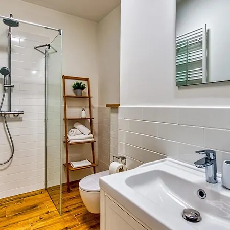 A1 Z Basenem I - 5d Apartament
